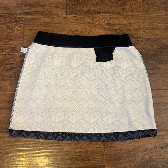Athleta Fun Print Skirt W/Inner Pocket, Sz. M. - Picture 6 of 10